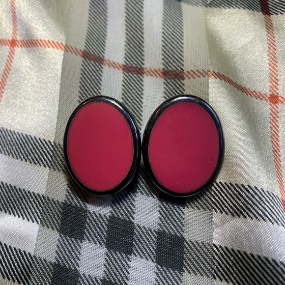 1940’s Vintage yves saint Laurent pink enamel oval earrings - Picture 3 of 6